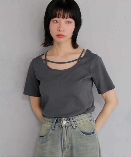 cheriella(シェリエラ)の「【cheriella】ネックデザイントップス NECK DESIGN TOPS(Tシャツ/カットソー・レディース・オフホワイト/チャコールグレー/ブラック・M)」の3枚目の写真