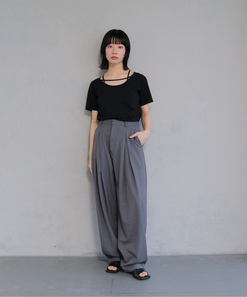 cheriella(シェリエラ)の「【cheriella】ネックデザイントップス NECK DESIGN TOPS(Tシャツ/カットソー・レディース・オフホワイト/チャコールグレー/ブラック・M)」の6枚目の写真