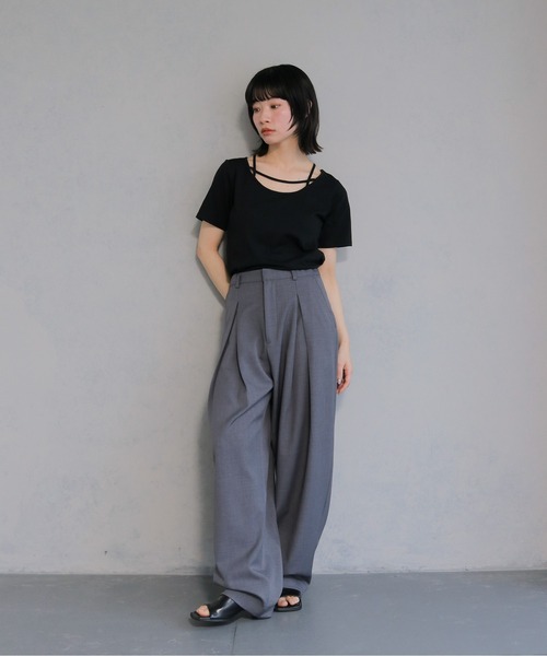 cheriella(シェリエラ)の「【cheriella】ネックデザイントップス NECK DESIGN TOPS(Tシャツ/カットソー・レディース・オフホワイト/チャコールグレー/ブラック・M)」の7枚目の写真