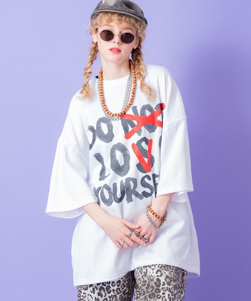 a.p.o.v.(エーピーオービー)の「a.p.o.v. メッセージペイントプリントオーバーサイズTシャツ(Tシャツ/カットソー・メンズ・ブラック/ホワイト・ONESIZE)」の2枚目の写真