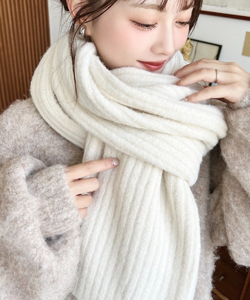 moment+(モーメントプラス)の「大判リブニットマフラー(マフラー・レディース・ボルドー/モカ/アイボリー/ブラック/チャコールグレー・FREE)」の2枚目の写真