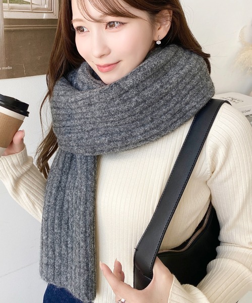 moment+(モーメントプラス)の「大判リブニットマフラー(マフラー・レディース・ボルドー/モカ/アイボリー/ブラック/チャコールグレー・FREE)」の8枚目の写真