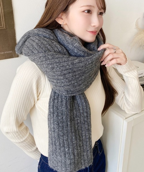 moment+(モーメントプラス)の「大判リブニットマフラー(マフラー・レディース・ボルドー/モカ/アイボリー/ブラック/チャコールグレー・FREE)」の9枚目の写真