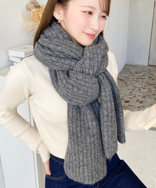 moment+(モーメントプラス)の「大判リブニットマフラー(マフラー・レディース・ボルドー/モカ/アイボリー/ブラック/チャコールグレー・FREE)」の10枚目の写真