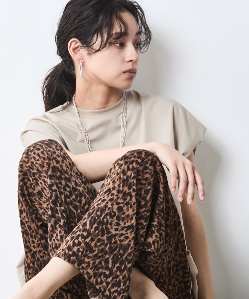 CHIC STYLE(シックスタイル)の「ノースリーブデザインカットソー<大きいサイズ有>シックスタイル(Tシャツ/カットソー・レディース・ブラック/ベージュ・3L/LL/L/M/5L/4L)」の3枚目の写真