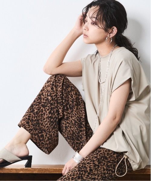 CHIC STYLE(シックスタイル)の「ノースリーブデザインカットソー<大きいサイズ有>シックスタイル(Tシャツ/カットソー・レディース・ブラック/ベージュ・3L/LL/L/M/5L/4L)」の5枚目の写真