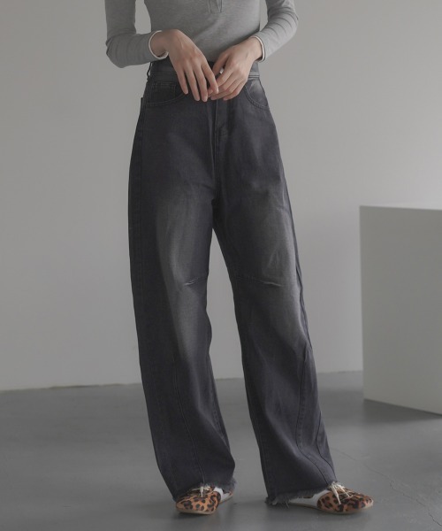 Clum(クルム)の「hem fringe design Full length curved denim pants / 裾フリンジデザインフルレングスカーブデニムパンツ(デニムパンツ・レディース・ブルー/ライトブルー/ブラック・SMALL/MEDIUM)」の6枚目の写真