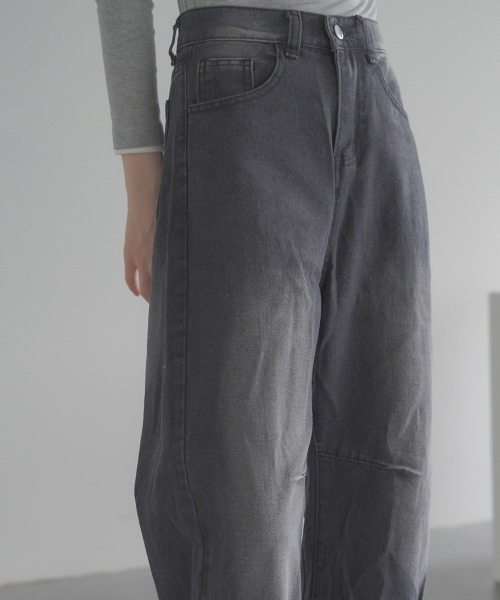 Clum(クルム)の「hem fringe design Full length curved denim pants / 裾フリンジデザインフルレングスカーブデニムパンツ(デニムパンツ・レディース・ブルー/ライトブルー/ブラック・SMALL/MEDIUM)」の15枚目の写真