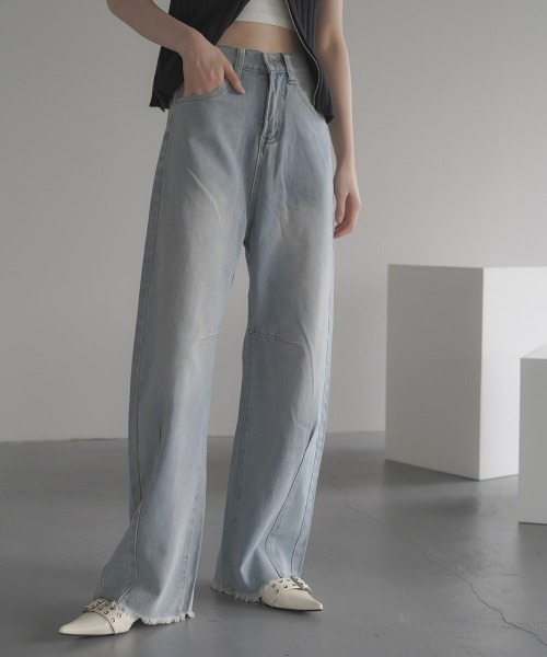 Clum(クルム)の「hem fringe design Full length curved denim pants / 裾フリンジデザインフルレングスカーブデニムパンツ(デニムパンツ・レディース・ブルー/ライトブルー/ブラック・SMALL/MEDIUM)」の16枚目の写真