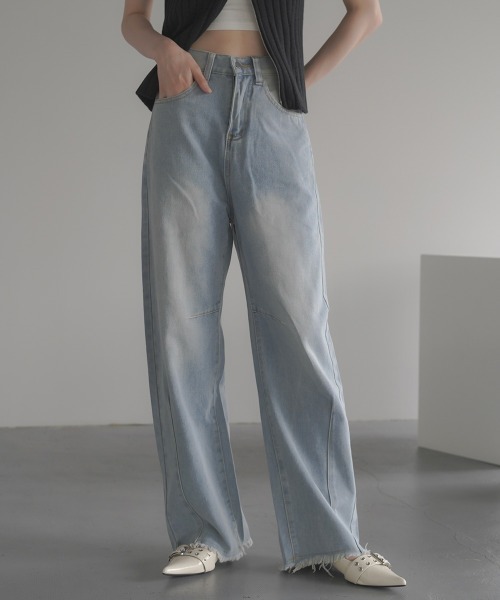 Clum(クルム)の「hem fringe design Full length curved denim pants / 裾フリンジデザインフルレングスカーブデニムパンツ(デニムパンツ・レディース・ブルー/ライトブルー/ブラック・SMALL/MEDIUM)」の17枚目の写真