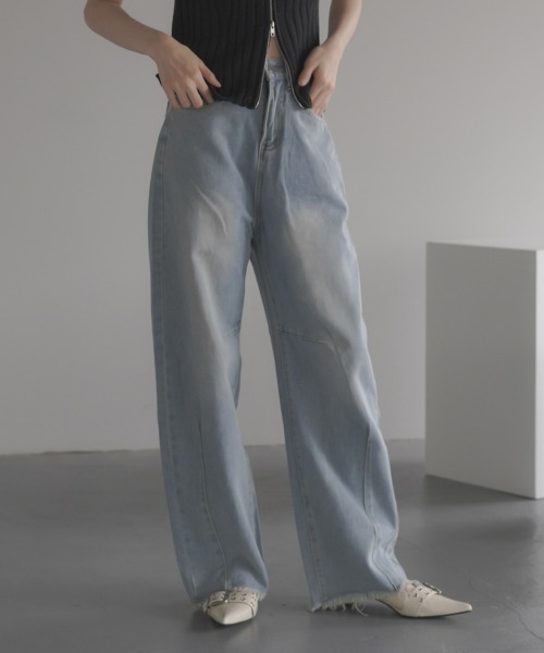 Clum(クルム)の「hem fringe design Full length curved denim pants / 裾フリンジデザインフルレングスカーブデニムパンツ(デニムパンツ・レディース・ブルー/ライトブルー/ブラック・SMALL/MEDIUM)」の20枚目の写真