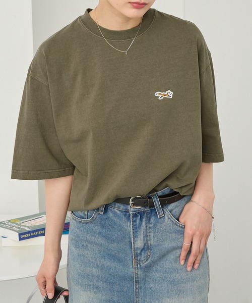 PENNEYS（ぺニーズ）の「PENNEYS/ペニーズ 別注 THE FOX ロゴ ヴィンテージ加工 ワンポイントワッペン刺繍 ビッグシルエット半袖Tシャツ（Tシャツ/カットソー・レディース・アイボリー/ブラック/ライトカーキ/ブラウン/レッド/ネイビー・L/M/S）」の4枚目の写真