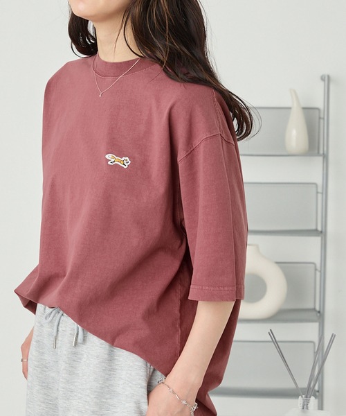 PENNEYS（ぺニーズ）の「PENNEYS/ペニーズ 別注 THE FOX ロゴ ヴィンテージ加工 ワンポイントワッペン刺繍 ビッグシルエット半袖Tシャツ（Tシャツ/カットソー・レディース・アイボリー/ブラック/ライトカーキ/ブラウン/レッド/ネイビー・L/M/S）」の6枚目の写真