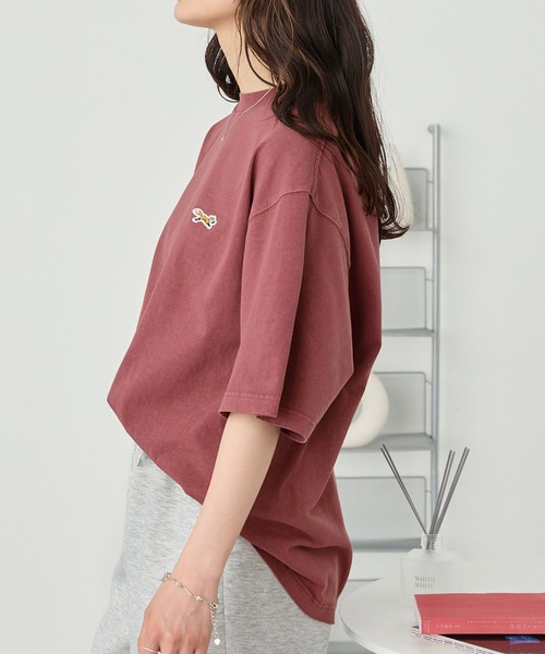 PENNEYS（ぺニーズ）の「PENNEYS/ペニーズ 別注 THE FOX ロゴ ヴィンテージ加工 ワンポイントワッペン刺繍 ビッグシルエット半袖Tシャツ（Tシャツ/カットソー・レディース・アイボリー/ブラック/ライトカーキ/ブラウン/レッド/ネイビー・L/M/S）」の19枚目の写真