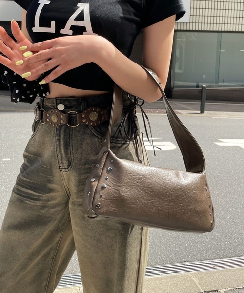 FOREVER 21（フォーエバー トゥエンティーワン）の「【2025SS】スタッズ付きハンドバッグ（ハンドバッグ・レディース・ブラック/ブラウン・FREE）」の3枚目の写真