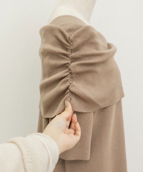 CLETTE（クレット）の「オフショル風リブニット（ニット/セーター・レディース・ベージュ/チャコールグレー/オフホワイト・4L/3L/LL）」の9枚目の写真