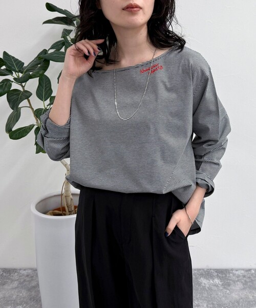 fredy emue（フレディエミュ）の「2WAYワンショルロンTシャツ（Tシャツ/カットソー・レディース・オフホワイト/チャコールグレー/ホワイト系その他/ブルー系その他・38）」の3枚目の写真