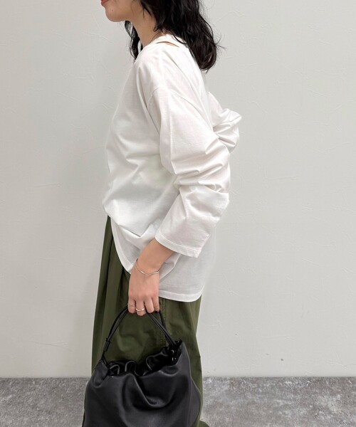 fredy emue（フレディエミュ）の「2WAYワンショルロンTシャツ（Tシャツ/カットソー・レディース・オフホワイト/チャコールグレー/ホワイト系その他/ブルー系その他・38）」の11枚目の写真