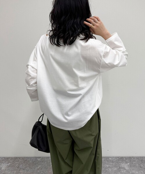 fredy emue（フレディエミュ）の「2WAYワンショルロンTシャツ（Tシャツ/カットソー・レディース・オフホワイト/チャコールグレー/ホワイト系その他/ブルー系その他・38）」の10枚目の写真