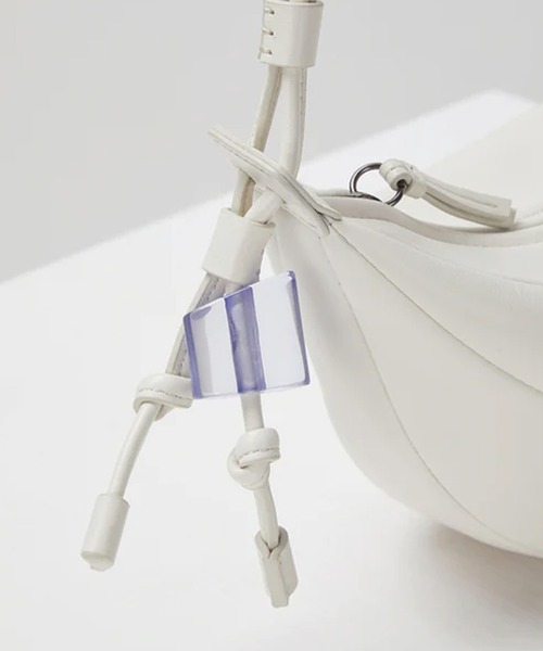 Archivepke（アーカイブエプク）の「【入庫禁止】Archivepke/アーカイブエプク Small fling bag ショルダーバッグ（ショルダーバッグ・レディース・ブラック/ホワイト・FREE）」の4枚目の写真