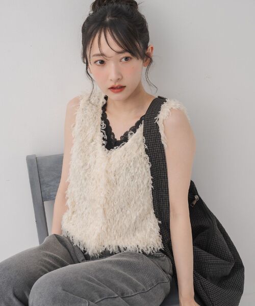 RETRO GIRL（レトロガール）の「前釦フェザーベスト（Tシャツ/カットソー・レディース・ブラック/ベージュ/ナチュラル・FREE）」の4枚目の写真