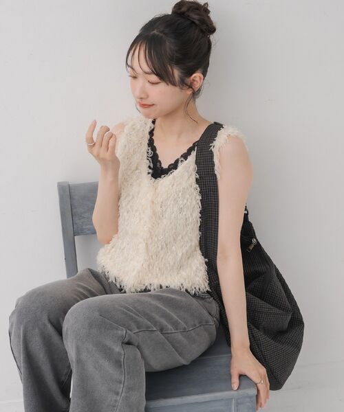 RETRO GIRL（レトロガール）の「前釦フェザーベスト（Tシャツ/カットソー・レディース・ブラック/ベージュ/ナチュラル・FREE）」の5枚目の写真