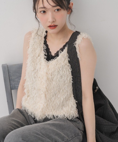 RETRO GIRL（レトロガール）の「前釦フェザーベスト（Tシャツ/カットソー・レディース・ブラック/ベージュ/ナチュラル・FREE）」の3枚目の写真