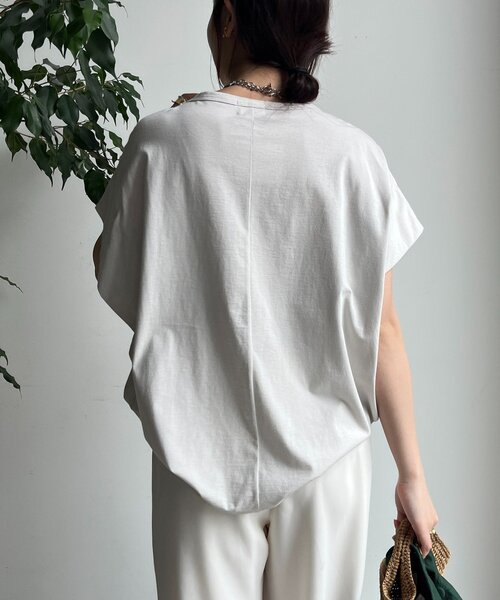 DouDou(ドゥドゥ)の「A MOMENTタックスリーブTEE(Tシャツ/カットソー・レディース・ホワイト系その他/チャコールグレー/オフホワイト・FREE)」の21枚目の写真