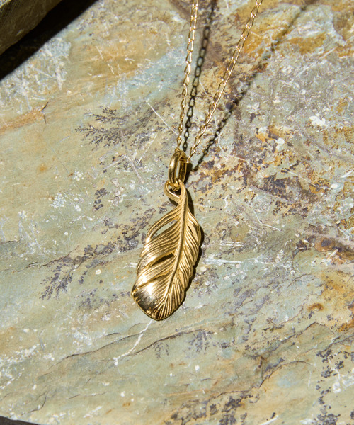 HARIM(ハリム)の「HARIM ハリム / EX TINY FEATHER PENDANT シルバー925タイニーフェザーネックレス / HRPM004 GP(ネックレス・メンズ・ゴールド・FREE)」の1枚目の写真