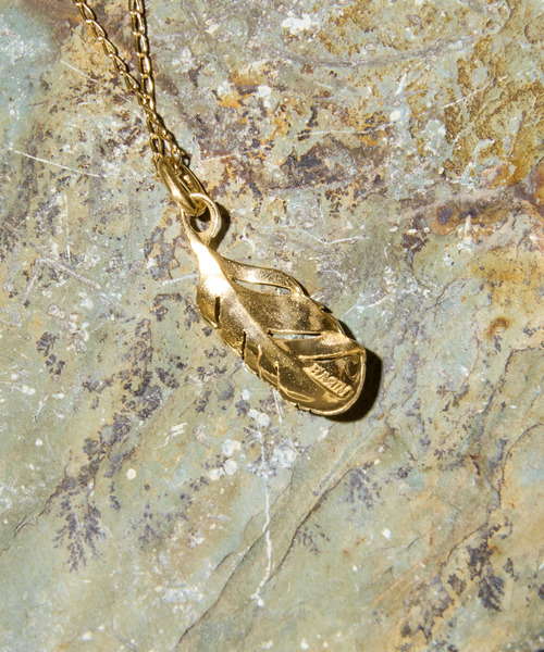 HARIM(ハリム)の「HARIM ハリム / EX TINY FEATHER PENDANT シルバー925タイニーフェザーネックレス / HRPM004 GP(ネックレス・メンズ・ゴールド・FREE)」の5枚目の写真