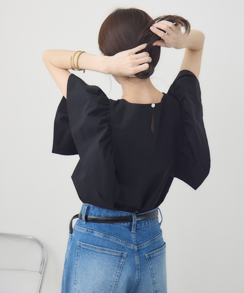 meeny miny(ミーニーマイニー)の「【meeny miny】【インフルエンサーmidopeiコラボ】”着映え”ラッフルブラウス(Tシャツ/カットソー・レディース・ブラック/ホワイト/ピンク・S-M/M-L)」の13枚目の写真