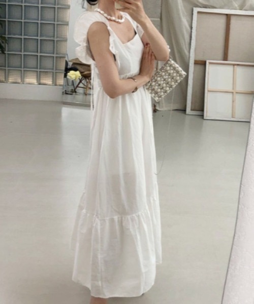 Aelina(エリナ)の「フリルスリーブワンピース(ワンピース・レディース・ホワイト/ブラック/ブルー・F)」の8枚目の写真
