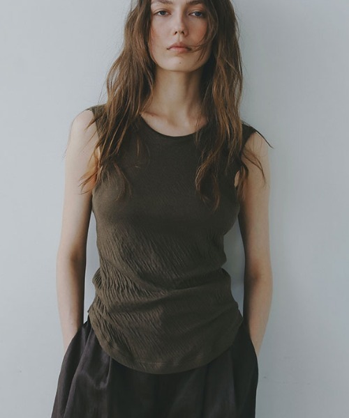 ダブルクロススリーブレスカップインプルオーバー（タンクトップ