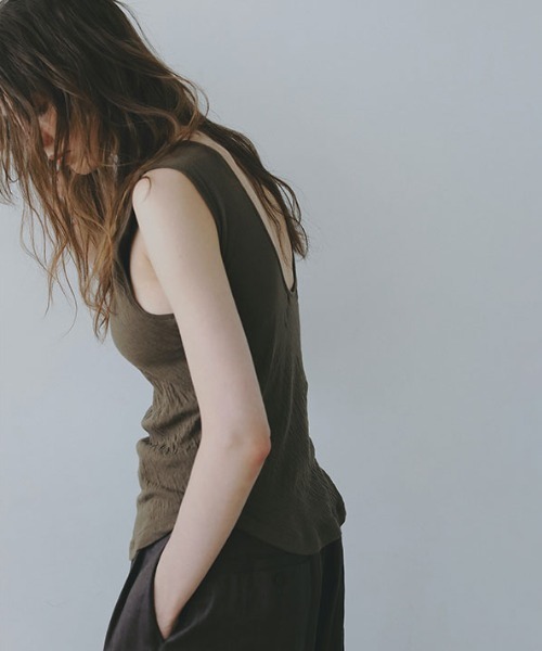 ダブルクロススリーブレスカップインプルオーバー（タンクトップ