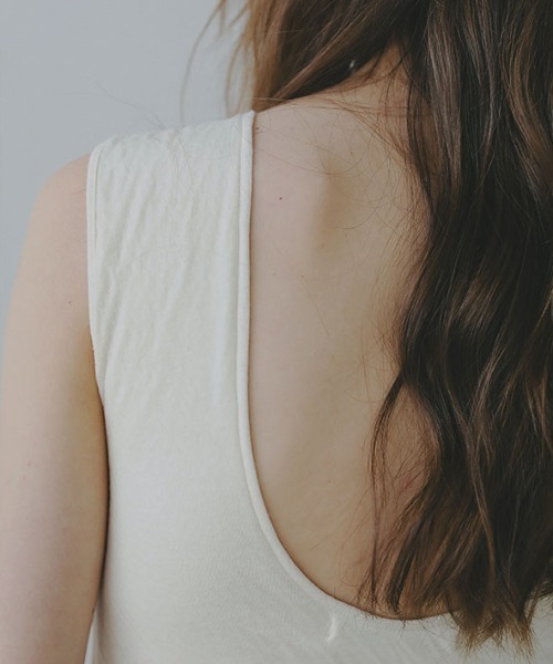 ダブルクロススリーブレスカップインプルオーバー（タンクトップ