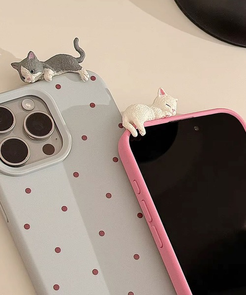 ammy.(エイミードット)の「【 ammy. / エイミードット 】 ひと休み ネコ ドット柄 Iphone ケース/13.14.15.16(スマホケース/カバー・レディース・レッド/ブラウン/ブルー/ピンク/アイボリー・iPhone 13/14/iPhone 16/iPhone 15/iPhone 17)」の4枚目の写真