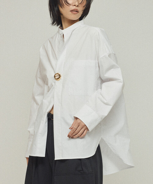 Firsthand(ファーストハンド)の「Firsthand/ファーストハンド オーバーサイズ ロングスリーブ ブローチシャツ / バンドカラーシャツ(シャツ/ブラウス・レディース・サックスブルー/ホワイト/その他13・フリ-)」の1枚目の写真