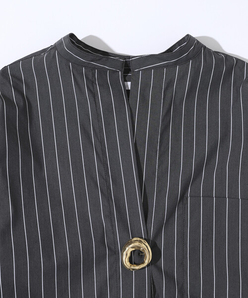 Firsthand(ファーストハンド)の「Firsthand/ファーストハンド オーバーサイズ ロングスリーブ ブローチシャツ / バンドカラーシャツ(シャツ/ブラウス・レディース・サックスブルー/ホワイト/その他13・フリ-)」の7枚目の写真