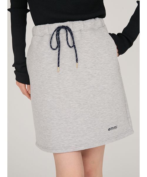 emmi（エミ）の「emmiロゴダンボールミニスカート（スカート・レディース・ブラウン/グレー/ネイビー・F）」の3枚目の写真