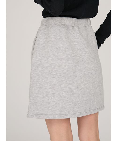 emmi（エミ）の「emmiロゴダンボールミニスカート（スカート・レディース・ブラウン/グレー/ネイビー・F）」の5枚目の写真