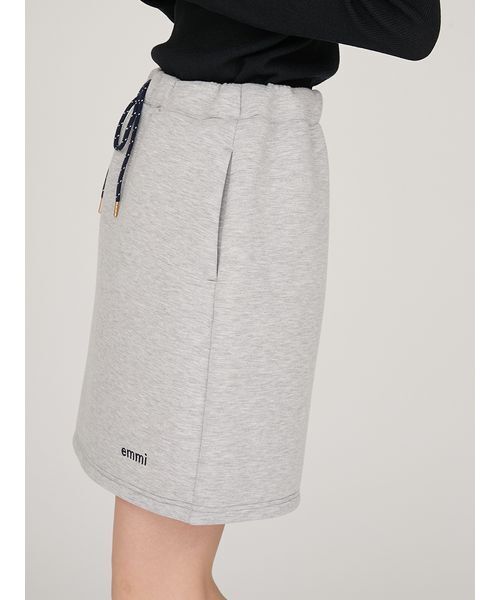 emmi（エミ）の「emmiロゴダンボールミニスカート（スカート・レディース・ブラウン/グレー/ネイビー・F）」の6枚目の写真