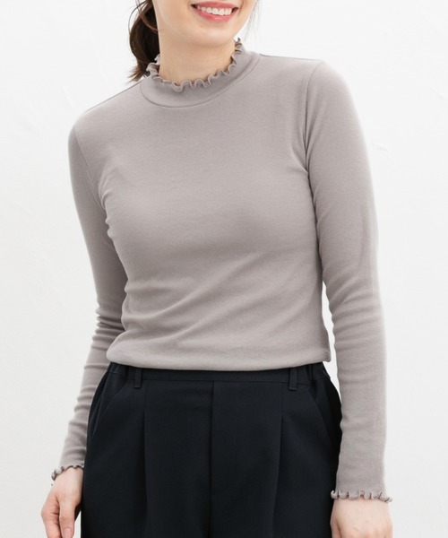 Honeys(ハニーズ)の「メローハイネックTシャツ(Tシャツ/カットソー・レディース・オフホワイト/グリーン/ダークブラウン系/レッド系その他/イエロー/グレイッシュベージュ/ピンク系その他/ブラック/ブルー・LL/M/S/L)」の4枚目の写真