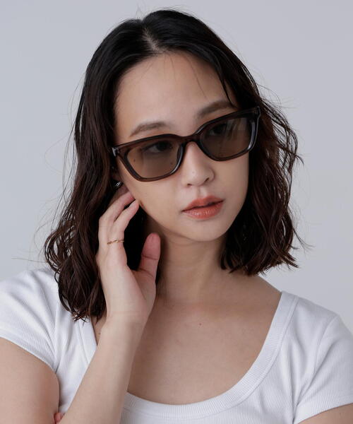 FREE'S MART(フリーズマート)の「スクエアサングラス(サングラス・レディース・ブラウン/ブラック/グレー・フリ-)」の2枚目の写真