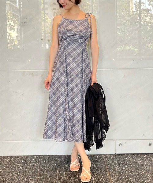 AND COUTURE(アンドクチュール)の「バイヤスチェックキャミワンピース(ワンピース・レディース・ライトグレー/ブラウン/ブラック・FREE)」の2枚目の写真