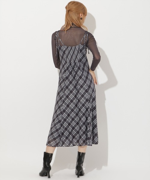AND COUTURE(アンドクチュール)の「バイヤスチェックキャミワンピース(ワンピース・レディース・ライトグレー/ブラウン/ブラック・FREE)」の10枚目の写真