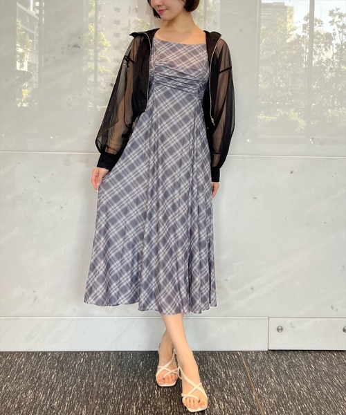 AND COUTURE(アンドクチュール)の「バイヤスチェックキャミワンピース(ワンピース・レディース・ライトグレー/ブラウン/ブラック・FREE)」の22枚目の写真