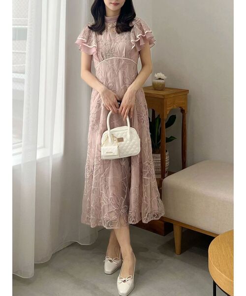 MERCURYDUO（マーキュリーデュオ）の「エンブロイダリーラッフルドレスワンピース（ドレス・レディース・ベビーピンク/ライトグレー・SMALL/MEDIUM）」の2枚目の写真