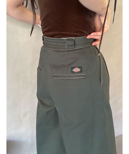 Dickies(ディッキーズ)の「【別注Dickies】タックワイドパンツ(その他パンツ・レディース・ベージュ/グリーン/ブラウン・SMALL/MEDIUM)」の19枚目の写真