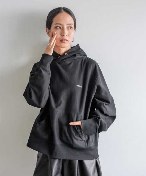 HEREIAM（ヘレイアム）の「【HEREIAM】ユニセックス／今年らしく着丈をアップデート。ワッペンロゴフーディー（パーカー・レディース・ホワイト/ブラック/ブラウン/アクア・MEDIUM/LARGE）」の18枚目の写真