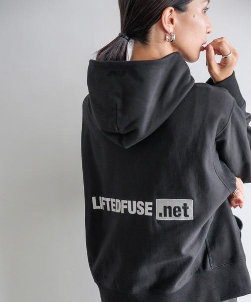 HEREIAM（ヘレイアム）の「【HEREIAM】ユニセックス／今年らしく着丈をアップデート。ワッペンロゴフーディー（パーカー・レディース・ホワイト/ブラック/ブラウン/アクア・MEDIUM/LARGE）」の19枚目の写真